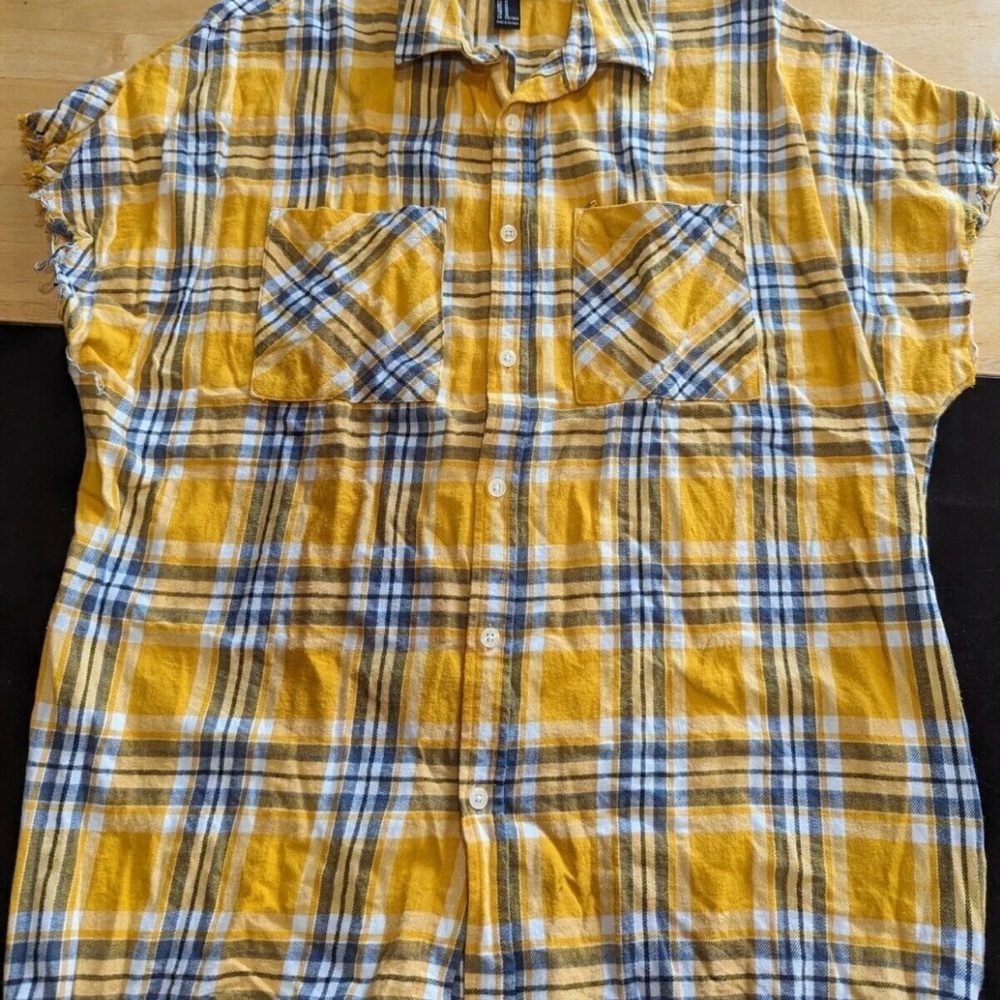 Forever 21 Yellow and Blue Casual Button Down Shirt